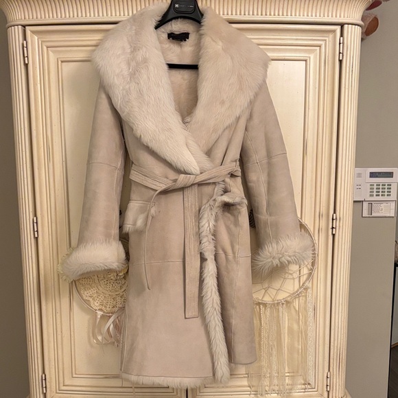 BCBGMaxAzria Jackets & Blazers - BCBGMaxAzria Cream Shearling Jacket with Fur Trim